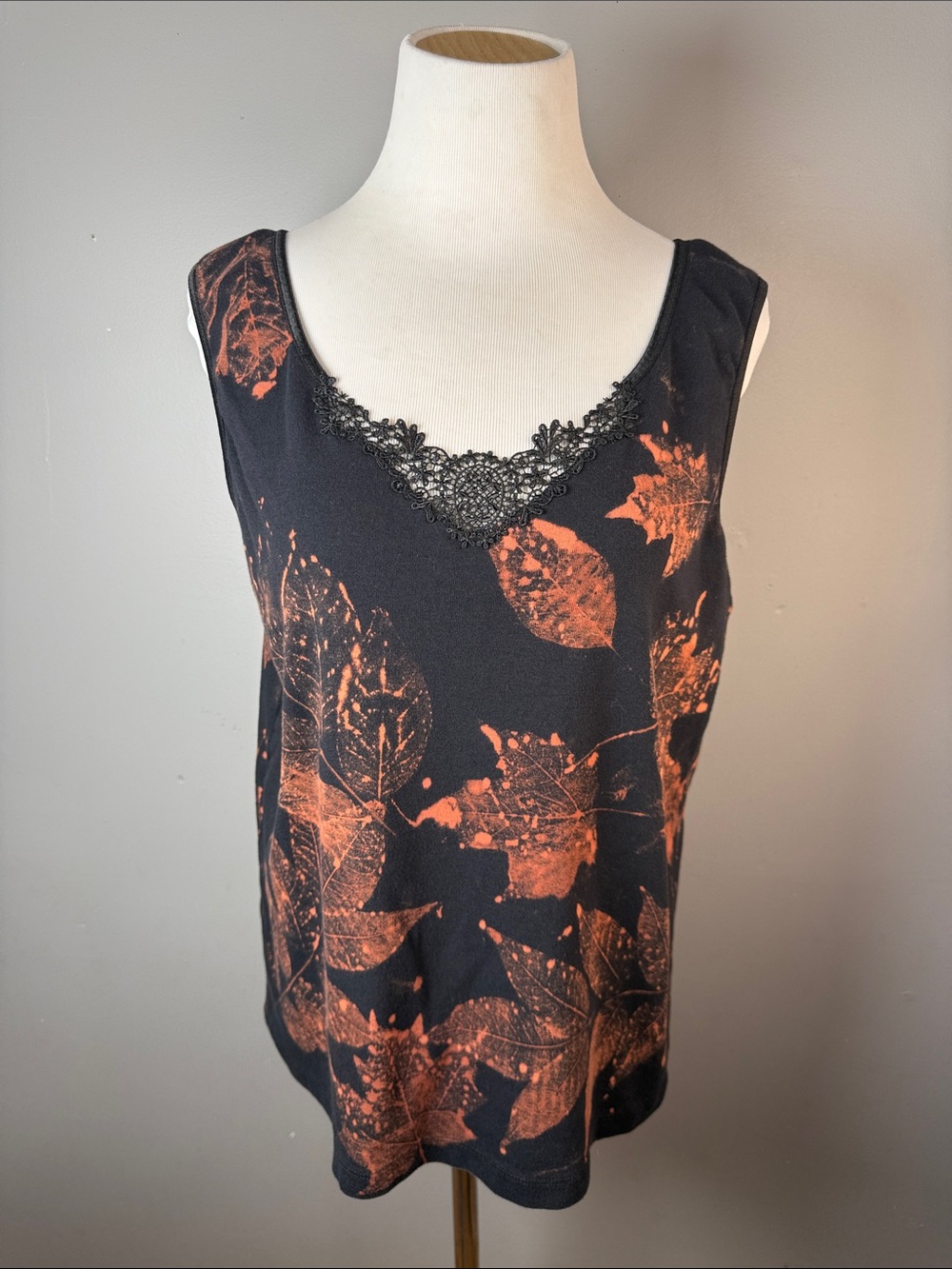 Black & Orange Leaf-Print Lace-Trim Tank Top